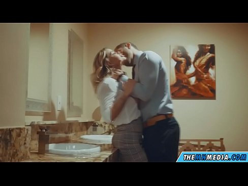 ❤️ Kad te prsata plavuša zavede u javnom toaletu Porno video na bs.tuberxxx.ru